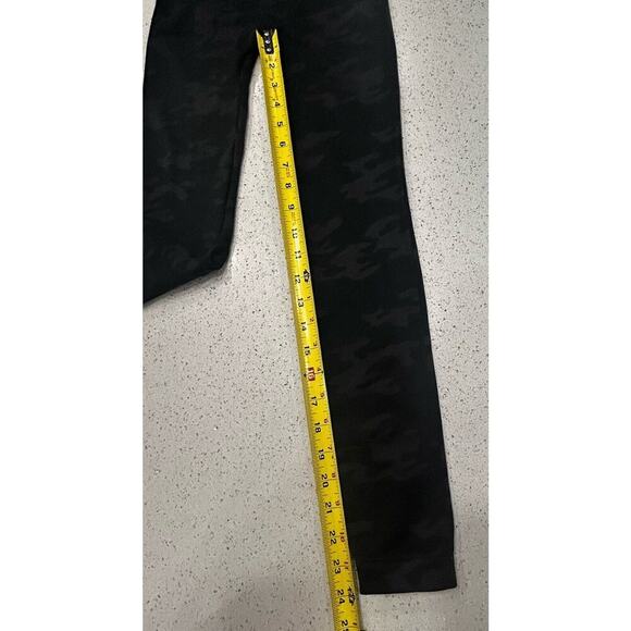 SPANX Seamless Leggings Size Small Black Gray Camo Shaping Slimming Stretch - Picture 2 of 7